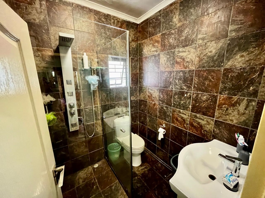 5 Bedroom Property for Sale in Nahoon Eastern Cape